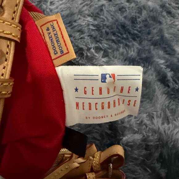 Dooney & Bourke SF Giants Themed Shoulder Bag and Wallet - White and Tan - Picture 4 of 11